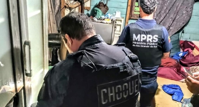 na foto, policial psicóloga