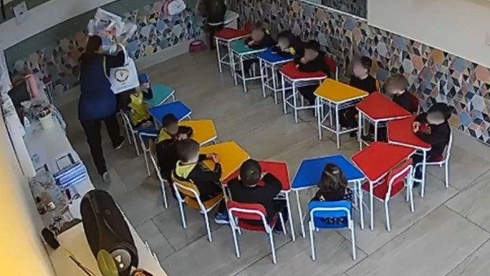 A professora que agrediu o aluno em escola