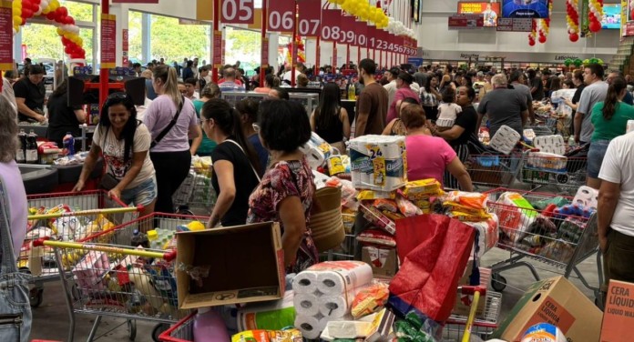 na foto, promoção canoas