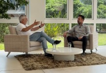 na foto, Rodrigo Busato entre nós