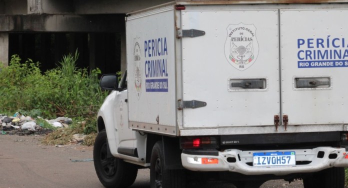 na foto, suspeito canoas morto