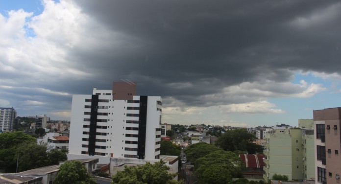 Céu fechado em Canoas levanta dúvidas sobre ciclone e chuva nesta quarta-feira (5)