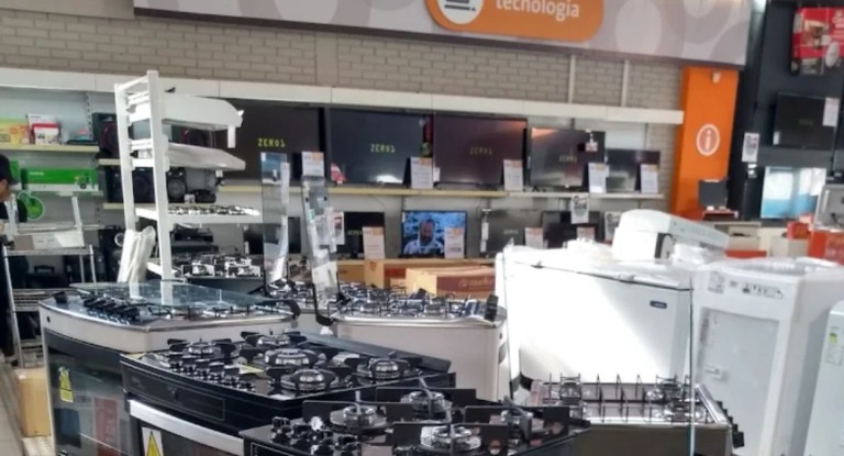 na foto, tradicional loja com liquidação