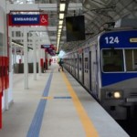 Idosa está internada em estado grave após ser arrastada por trem da Trensurb em Canoas trem da trensurb em canoas