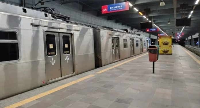 na foto, trensurb hoje