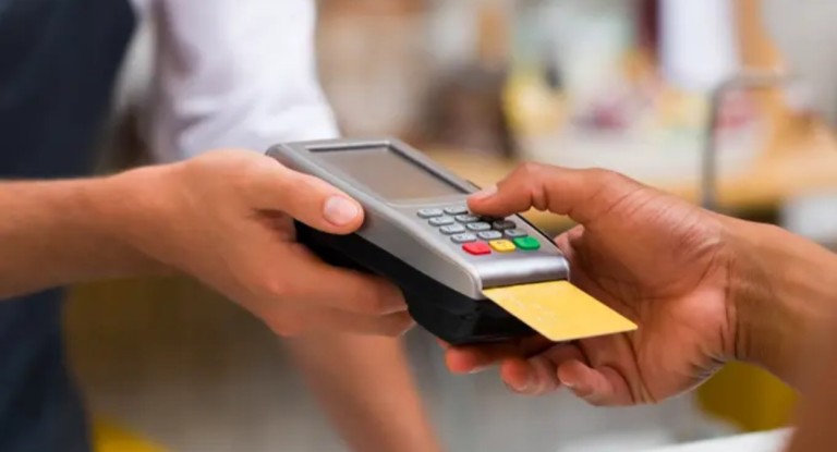 na foto, vale-refeição