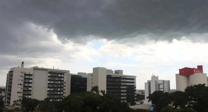 Veja a rota do Ciclone extratropical que ameaça o RS e Sul do Brasil com ventos de até 120 km/h