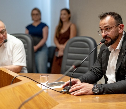 Airton Souza transfere cargo temporariamente ao presidente da Câmara, Eric Douglas Airton Souza transfere cargo temporariamente ao presidente da Câmara, Eric Douglas