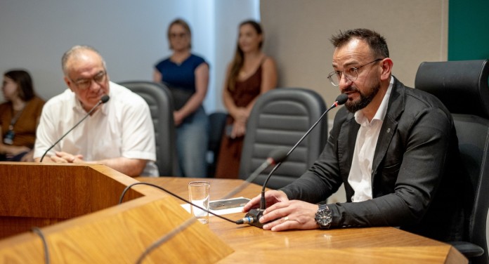 Airton Souza transfere cargo temporariamente ao presidente da Câmara, Eric Douglas