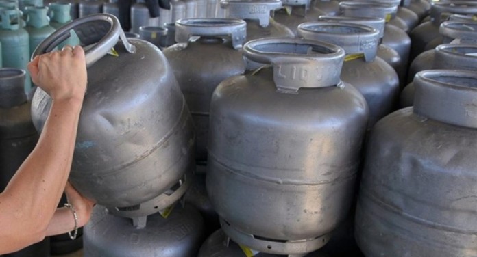 Auxílio-Gás de R$110 é confirmado para dezembro via Caixa Tem