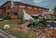 Defesa Civil confirma que tornado atingiu cidade do RS Defesa Civil confirma que tornado atingiu cidade do RS