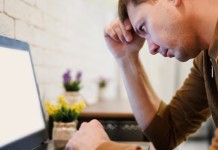 Empresa é condenada por demitir funcionário via videochamada após 22 anos de serviço Empresa é condenada por demitir funcionário via videochamada após 22 anos de serviço