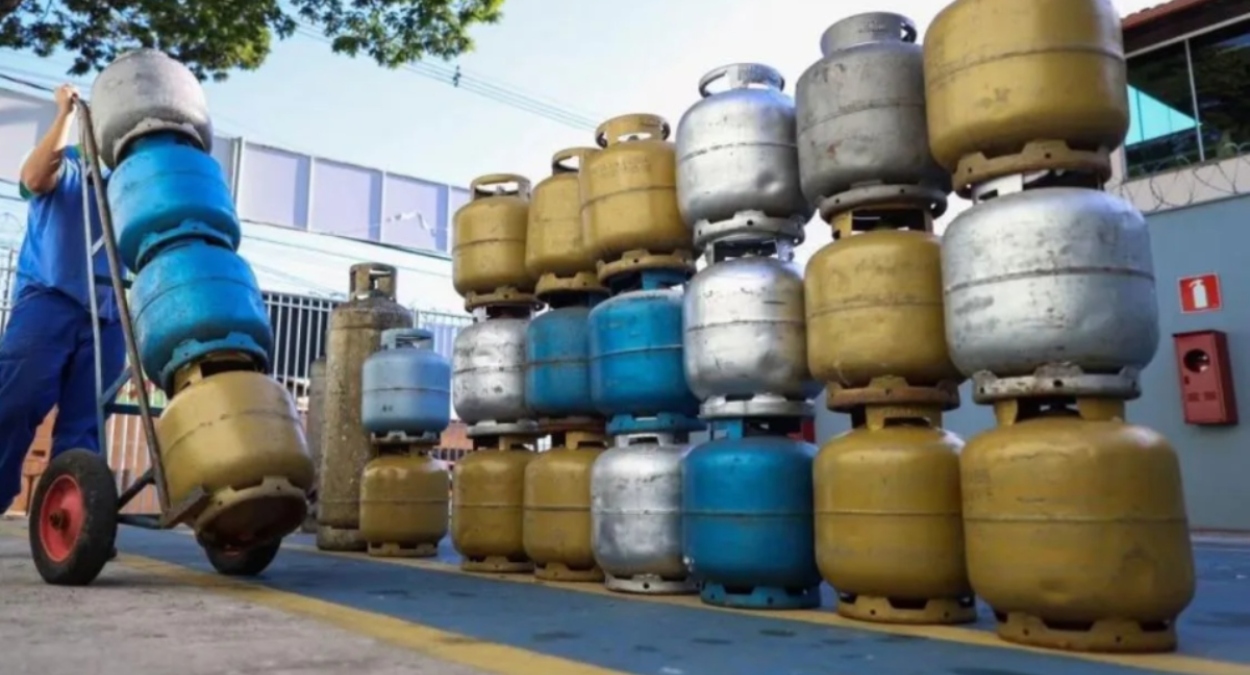 Fim do Auxílio Gás em dinheiro? Governo inicia transição para o Gás do Povo