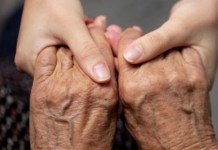 Idosos com mais de 60 anos têm direito a isenção de luz, IPTU e Imposto de Renda Idosos com mais de 60 anos têm direito a isenção de luz, IPTU e Imposto de Renda