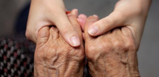 Idosos com mais de 60 anos têm direito a isenção de luz, IPTU e Imposto de Renda Idosos com mais de 60 anos têm direito a isenção de luz, IPTU e Imposto de Renda