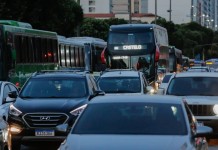 Sindicato critica mudanças na CNH e aponta ameaça à segurança e perda de empregos Novas regras da CNH preocupam: sindicato aponta ameaça à segurança de motoristas