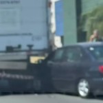 Acidente na BR-116 em Canoas: carro bate na traseira de caminhão acidente br-116 canoas