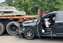 Canoas: acidente entre Jeep e caminhão deixa mulher ferida e causa bloqueio em avenida Canoas: acidente entre Jeep e caminhão deixa mulher ferida e causa bloqueio em avenida