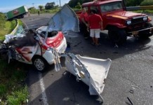 Colisão frontal entre carro e caminhão deixa motorista morto em rodovia no RS O acidente na ERS-389