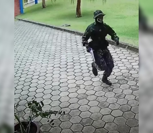 Adolescente que realizou ataque a tiros em escola é solto após 3 anos O adolescente que atacou escola