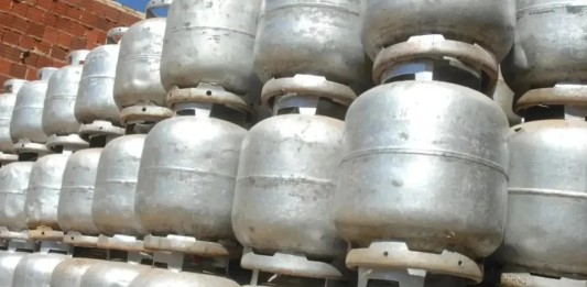 Auxílio Gás: benefício é pago para milhões de brasileiros antes da chegada total do Gás do Povo Auxílio Gás: benefício é pago para milhões de brasileiros antes da chegada total do Gás do Povo