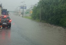 Água invade pista da BR-116 em Sapucaia do Sul br-116 sapucaia do sul