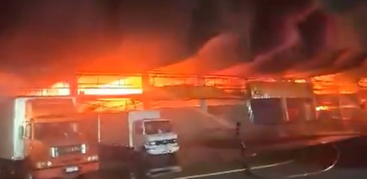 Ceasa é atingida por incêndio de grandes proporções e causa apreensão durante a madrugada Ceasa é atingida por incêndio de grandes proporções na zona norte do Rio de Janeiro