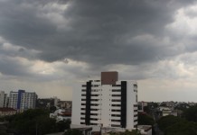 Chuva no RS deve marcar a virada do ano; veja como fica o tempo no Réveillon