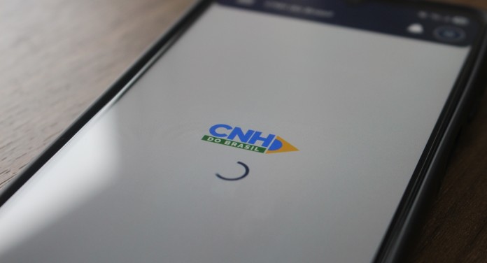 CNH do Brasil: novo aplicativo permite tirar habilitação sem autoescola e consultar instrutores autônomos