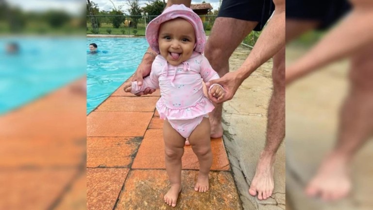 a criança que morreu enroscada