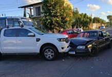 Colisão frontal bloqueia cruzamento em Canoas cruzamento canoas