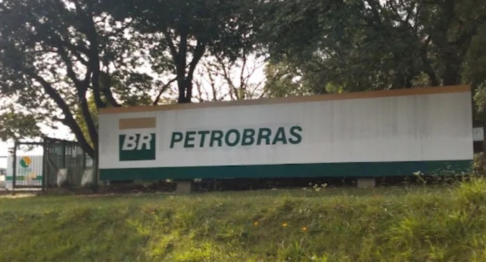 Trabalhadores da Petrobras anunciam que vão entrar em greve