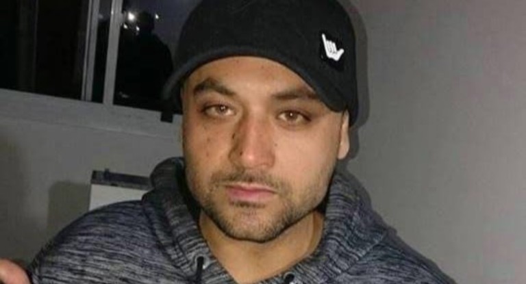 Homem morto em Carlos Barbosa é identificado e polícia encontra armas e drogas após o crime