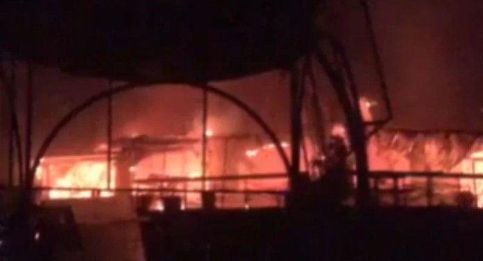 Incêndio em boate deixa 25 pessoas mortas