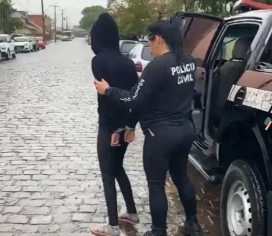 “Era constantemente agressiva”, diz delegado após prisão da mãe de criança de 2 anos abusada sexualmente pelo pai em Canoas mãe criança canoas