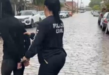 Mãe de criança de 2 anos estuprada pelo pai é presa em Canoas mãe presa canoas