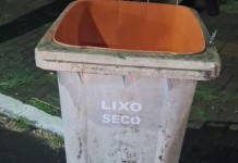 Mulher é encontrada morta dentro de lixeira com mãos e pés amarrados lixeira onde foi encontrado o corpo da mulher em Porto Alegre