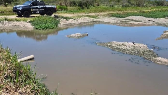 Pai preso após matar filho afogado
