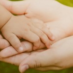 Pensão para filhos de vítimas de feminicídio entra em vigor no Brasil