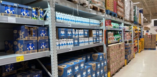 Carrefour faz promoção com caixa de leite grátis; Entenda promoção leite