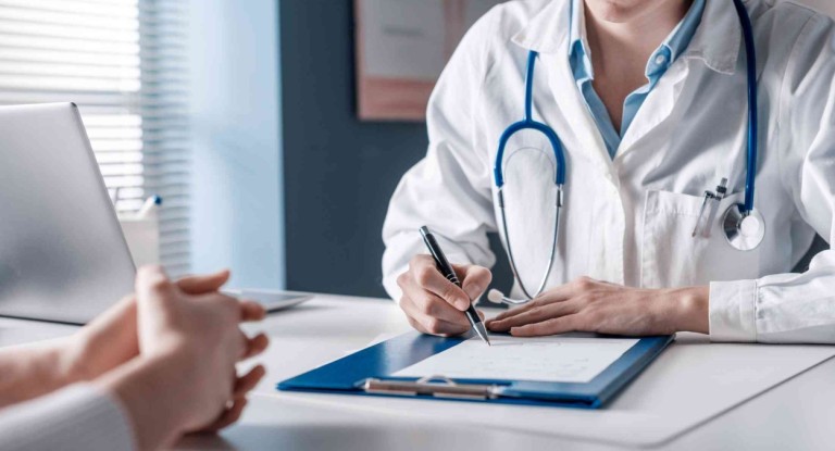 Justiça determina indenização para trabalhador chamado de "recordista de atestados" por chefe em empresa no RS