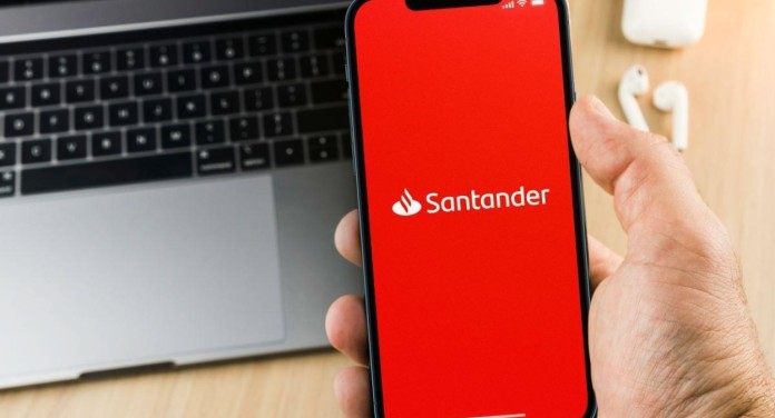 Santander fora do ar? Clientes relatam falhas no app, Pix e cartões
