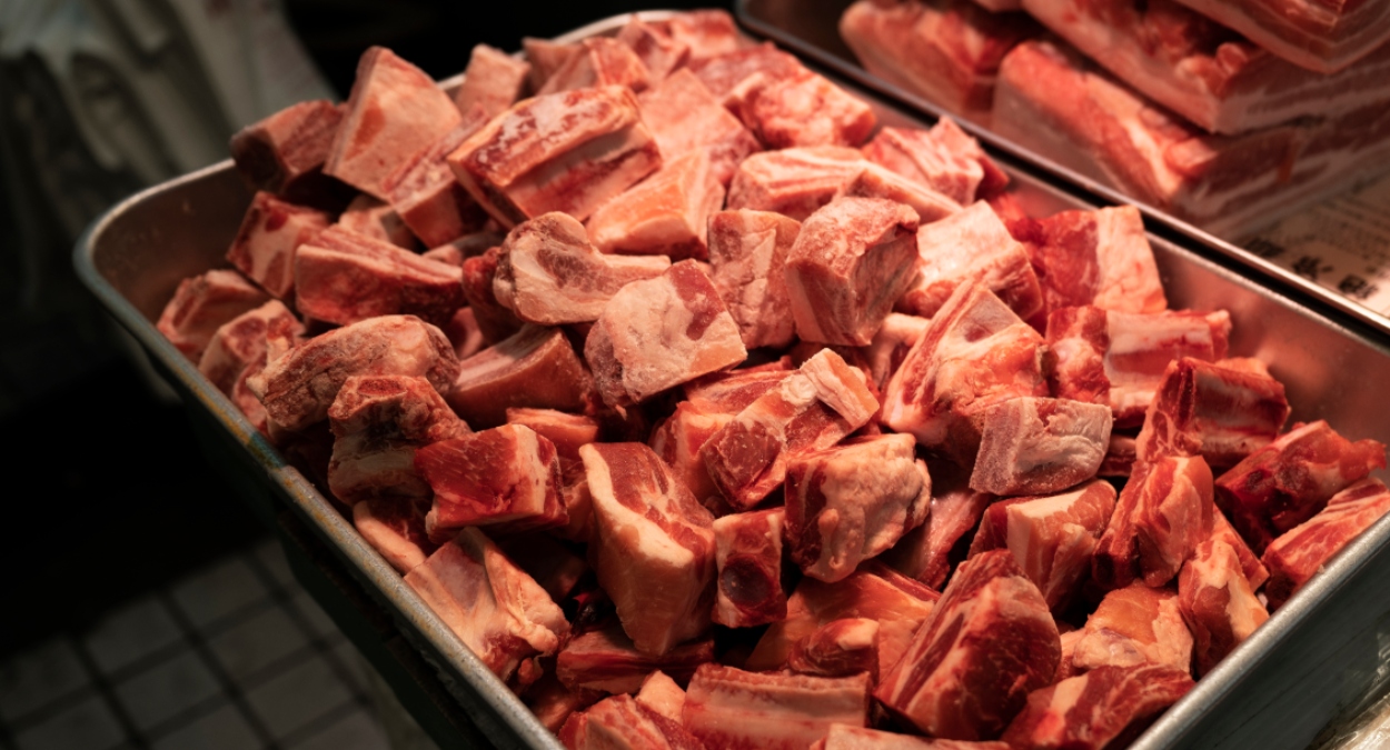 Supermercado é condenado por vender carne estragada e causar intoxicação em cliente Supermercado é condenado por vender carne estragada e causar intoxicação em cliente