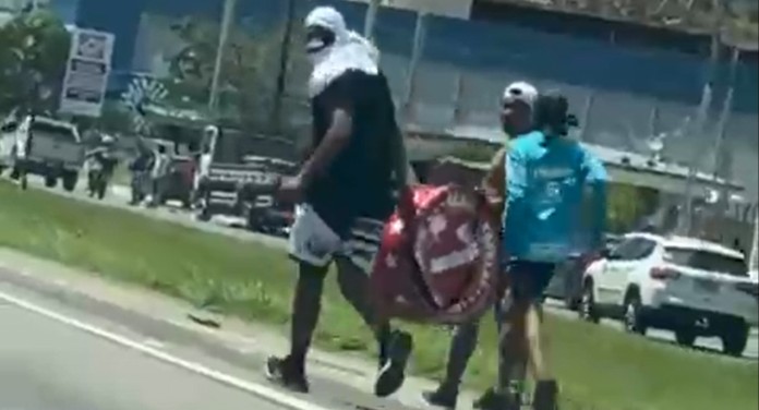 VÍDEO: torcidas do Internacional e Santos entram em confronto e causam bloqueio em rodovia