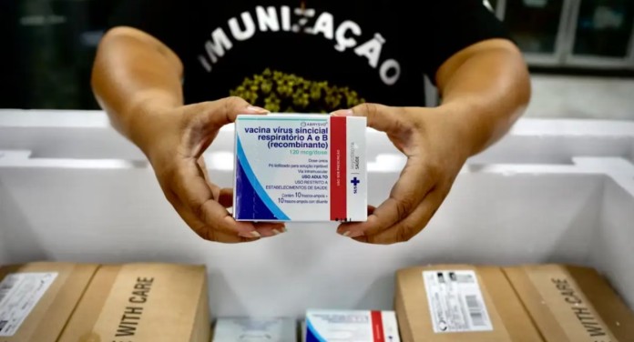 Vacina contra bronquiolite começa a ser distribuída no Brasil pelo SUS