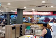 Teto do Carrefour desaba durante temporal