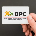 BPC suspenso por meses afetou novos pedidos e gerou fila no INSS
