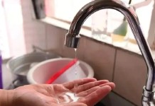 Moradores estão sem água após rompimento de rede em Canoas; Corsan informa quando situação deverá normalizar Moradores estão sem água após rompimento de rede; Corsan informa quando situação deverá normalizar