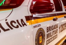 Dupla tenta atropelar policial e acaba na cadeia