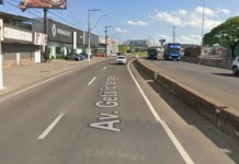 Mulher morre atropelada na BR-116 após comemorar aniversário em churrascaria Mulher morre atropelada na calçada após colisão entre carros em frente a churrascaria em São Leopoldo; entenda como ocorreu o acidente.